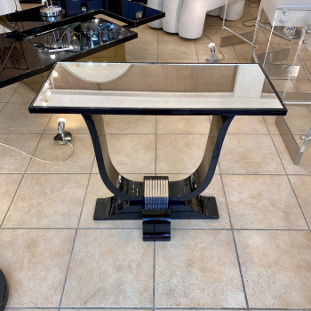 Guéridon en laque noire et...