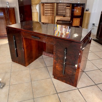 bureau moderniste en...