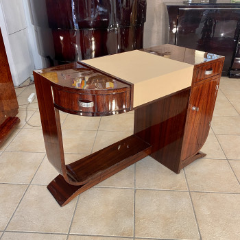 Bureau coiffeuse moderniste...